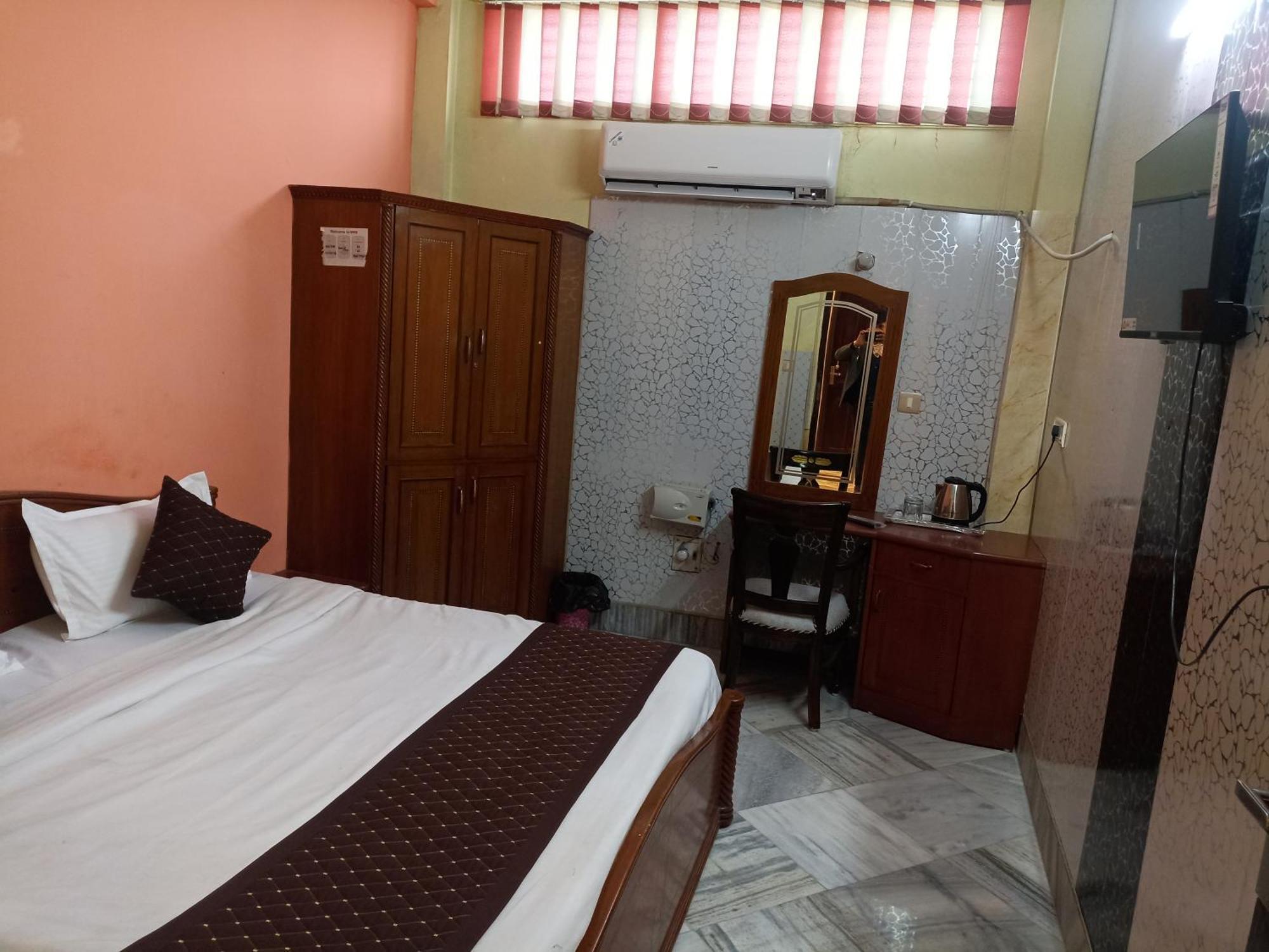 Hotel Riz พาราณสี ภายนอก รูปภาพ