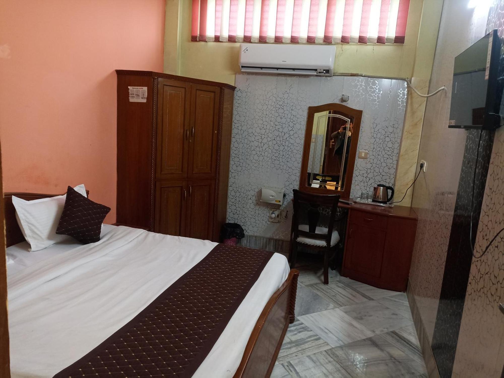 Hotel Riz พาราณสี ภายนอก รูปภาพ