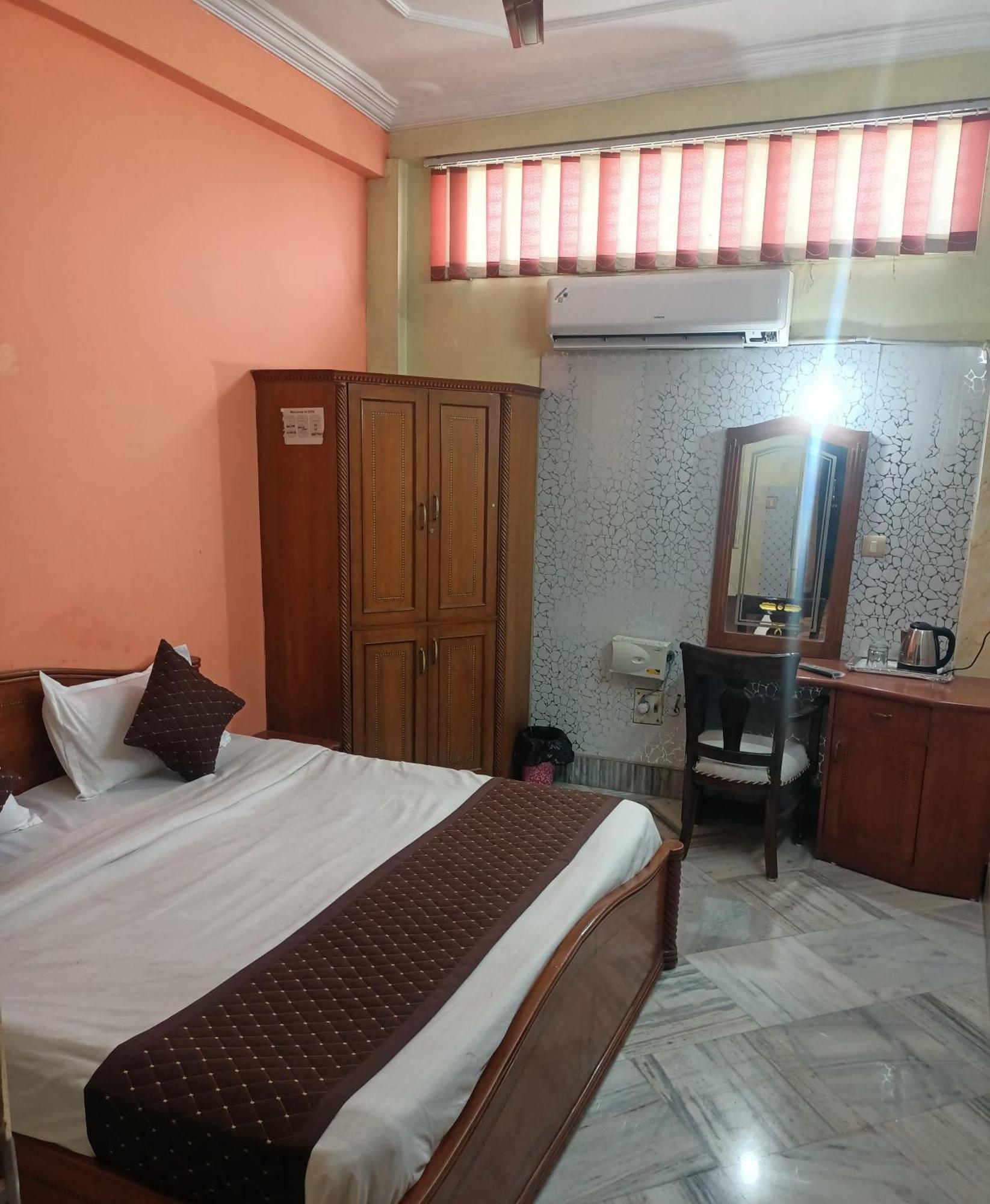Hotel Riz พาราณสี ภายนอก รูปภาพ