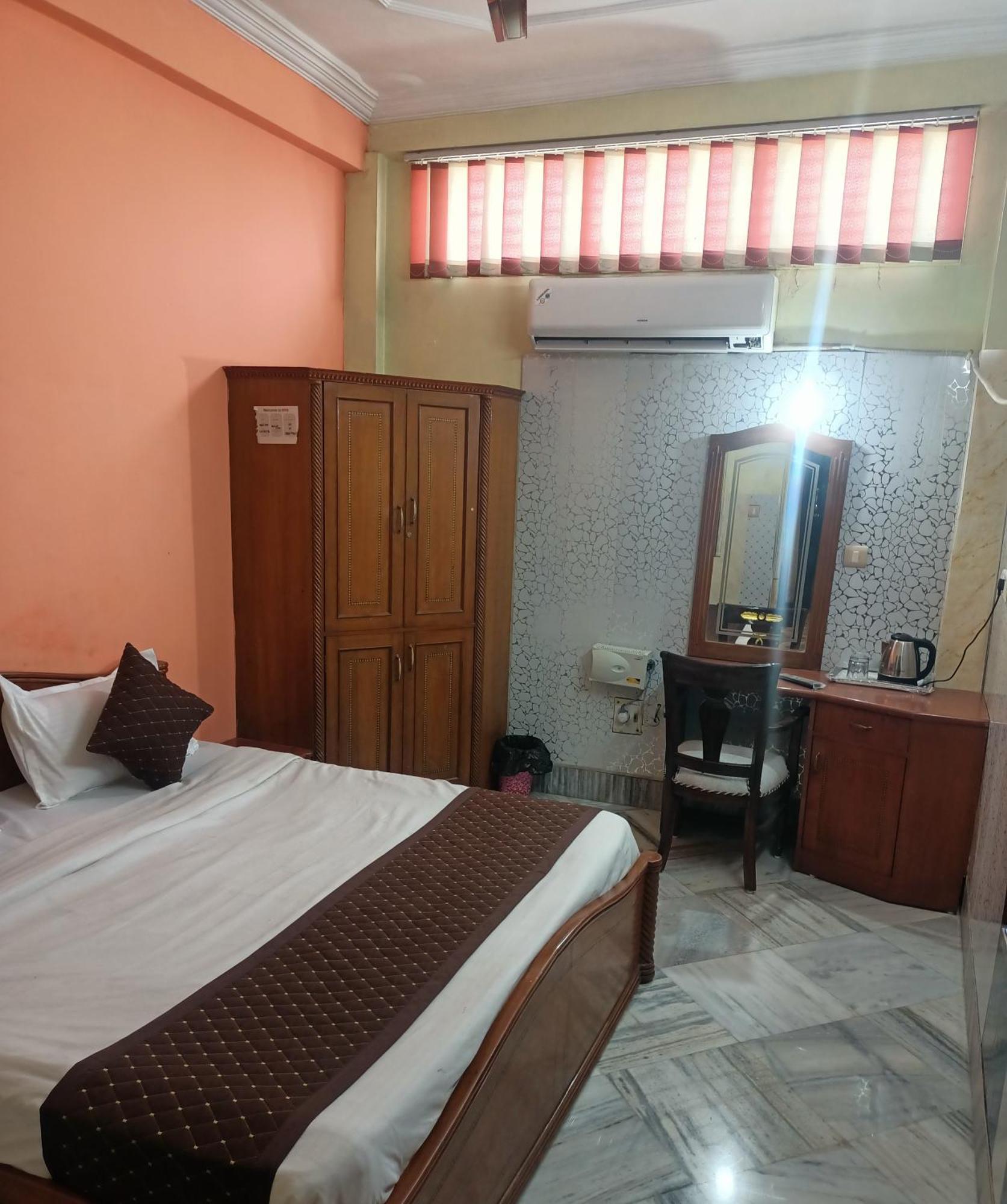 Hotel Riz พาราณสี ภายนอก รูปภาพ