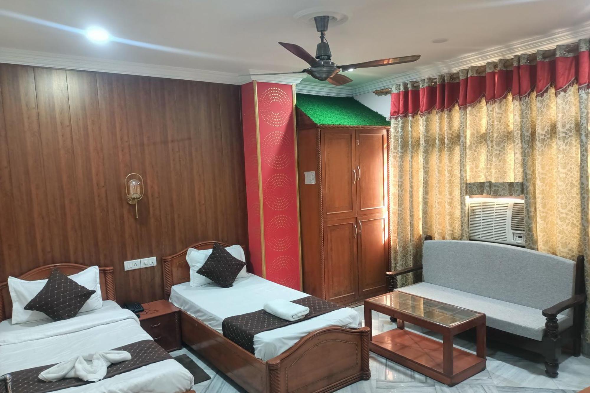 Hotel Riz พาราณสี ภายนอก รูปภาพ