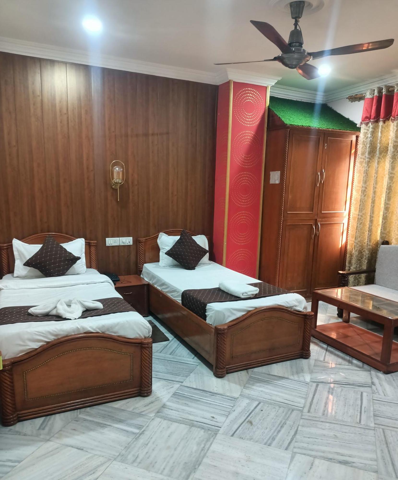 Hotel Riz พาราณสี ภายนอก รูปภาพ