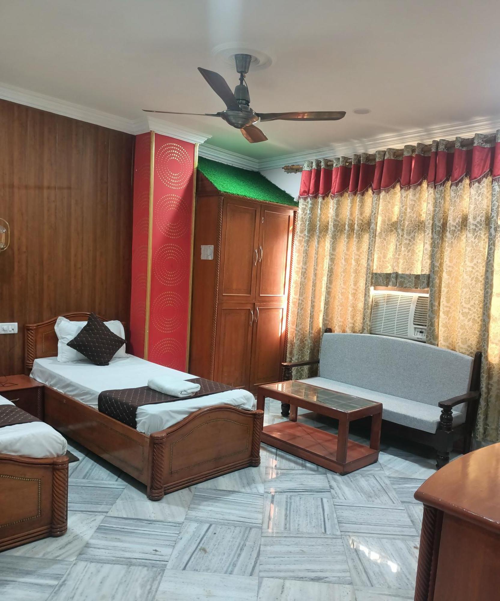 Hotel Riz พาราณสี ภายนอก รูปภาพ