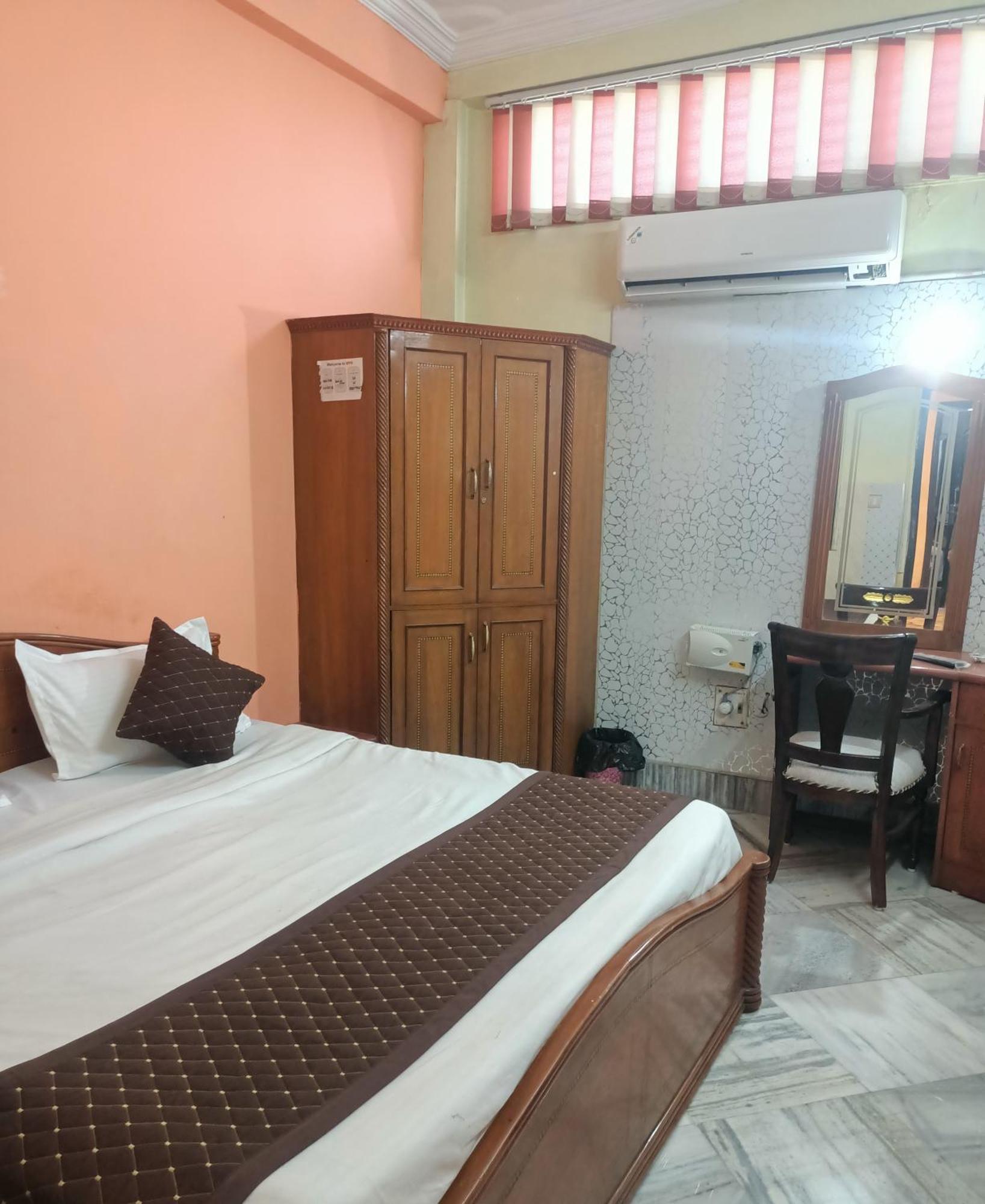 Hotel Riz พาราณสี ภายนอก รูปภาพ