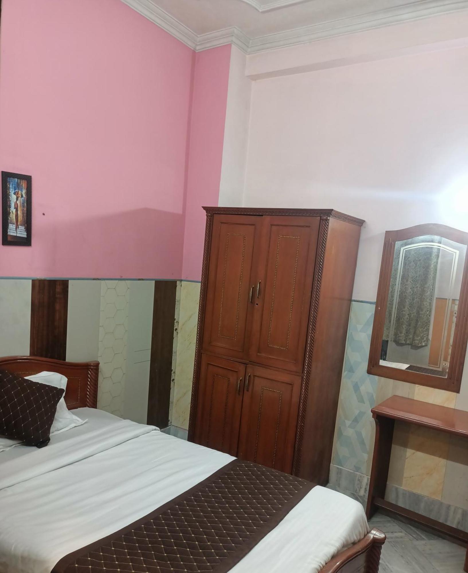 Hotel Riz พาราณสี ภายนอก รูปภาพ