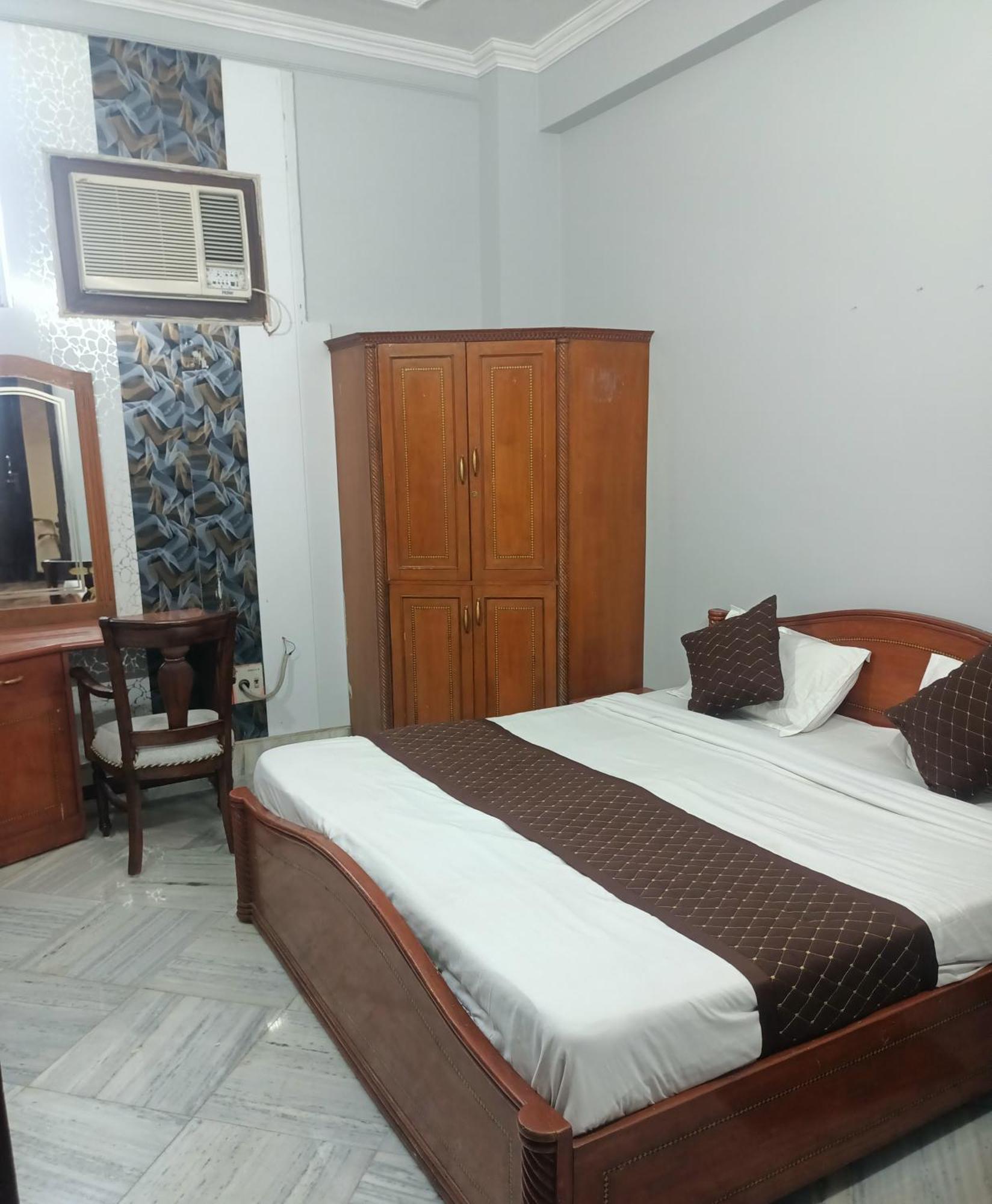 Hotel Riz พาราณสี ภายนอก รูปภาพ