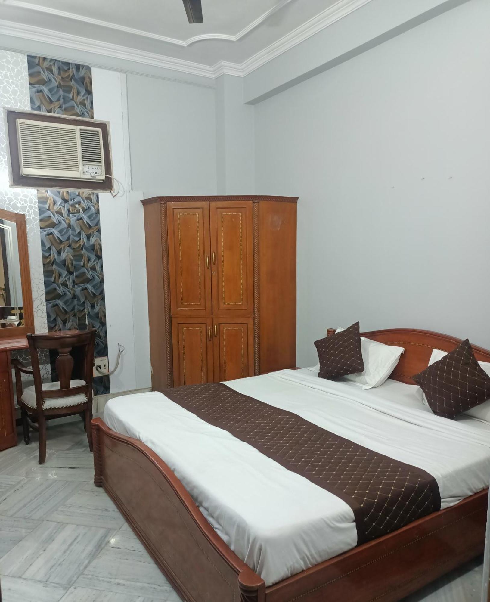 Hotel Riz พาราณสี ภายนอก รูปภาพ